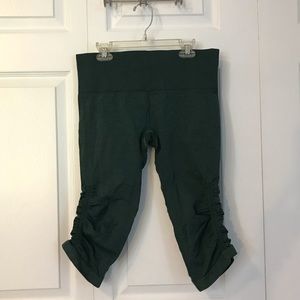 Size 6 Forrest Green Lululemon Crops